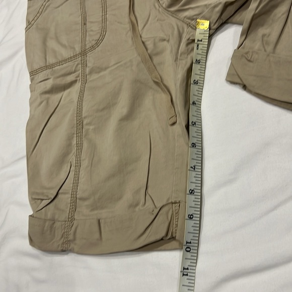 Hollister Tan Bermuda Shorts with Cargo Side Pocket Size 5 - 1037 - Picture 9 of 9